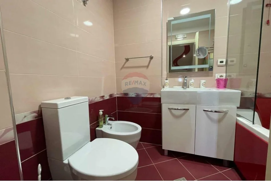 Tirane, shitet 4+1 , 227 m² 415.000 € (Rruga Peti)