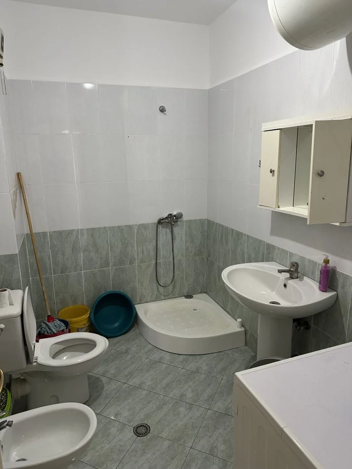 Tirane, jepet me qera apartament 1+1 Kati 6, 75 m² 400 € (Vila L Astir mbrapa Bar Sorriso)