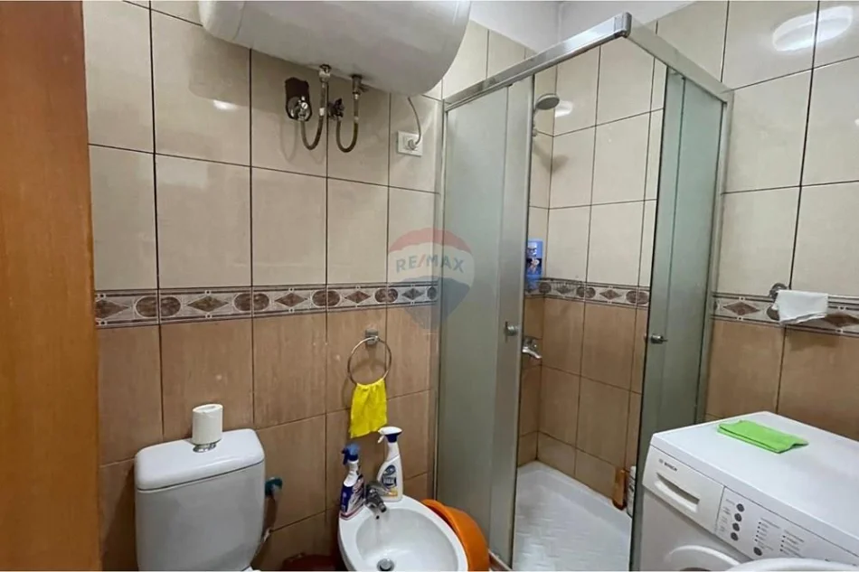 Tirane, jepet me qera 1+1 , 86 m² 500 € (Ish Tregu Elektrik)