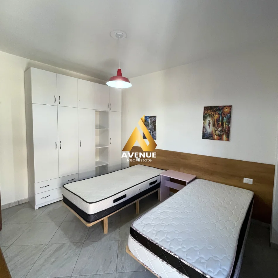 Tirane, jepet me qera apartament 1+1 Kati 3, 500 € (ISH TERMINALI JUGLINDJES)