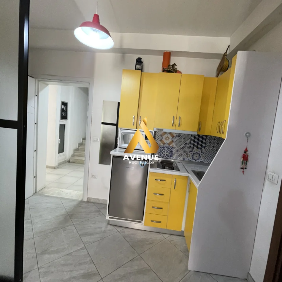 Tirane, jepet me qera apartament 1+1 Kati 3, 500 € (ISH TERMINALI JUGLINDJES)