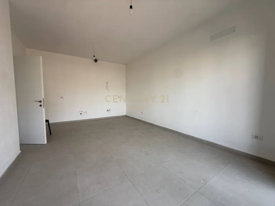 Tirane, jepet me qera zyre Kati 6, 86 m² 750 € (rruga e Barrikadave)