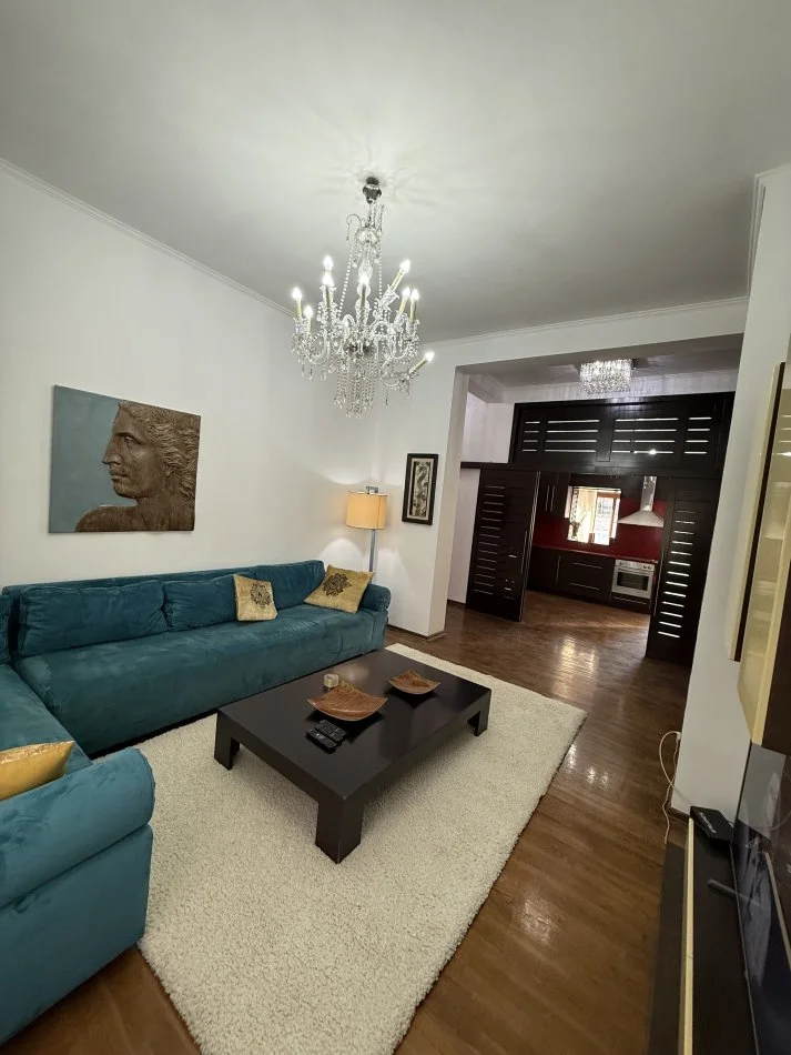 Tirane, jepet me qera apartament 2+1+Aneks+2Tualete+Verandë  Kati 3, 120 m² 900 € (Qender)