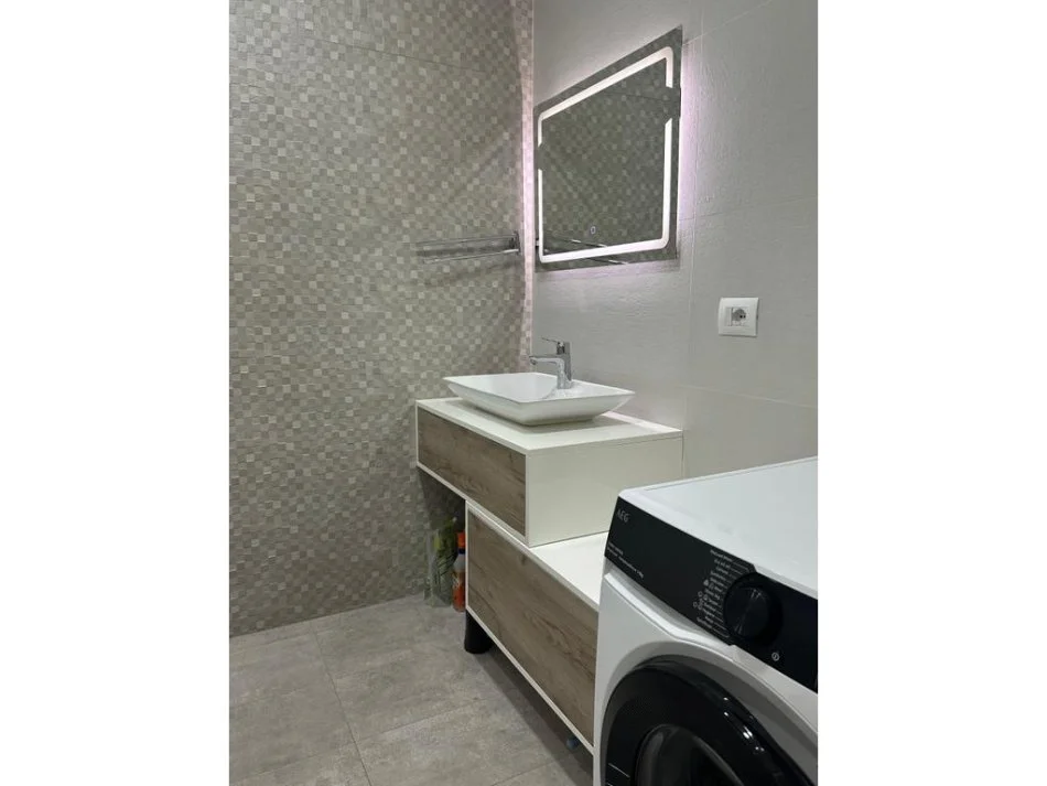 Tirane, jepet me qera apartament 2+1 Kati 3, 120 m² 800 € 
