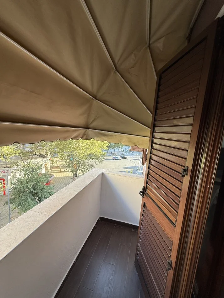 Tirane, jepet me qera apartament 2+1+Aneks+2Tualete+Verandë  Kati 3, 120 m² 900 € (Qender)