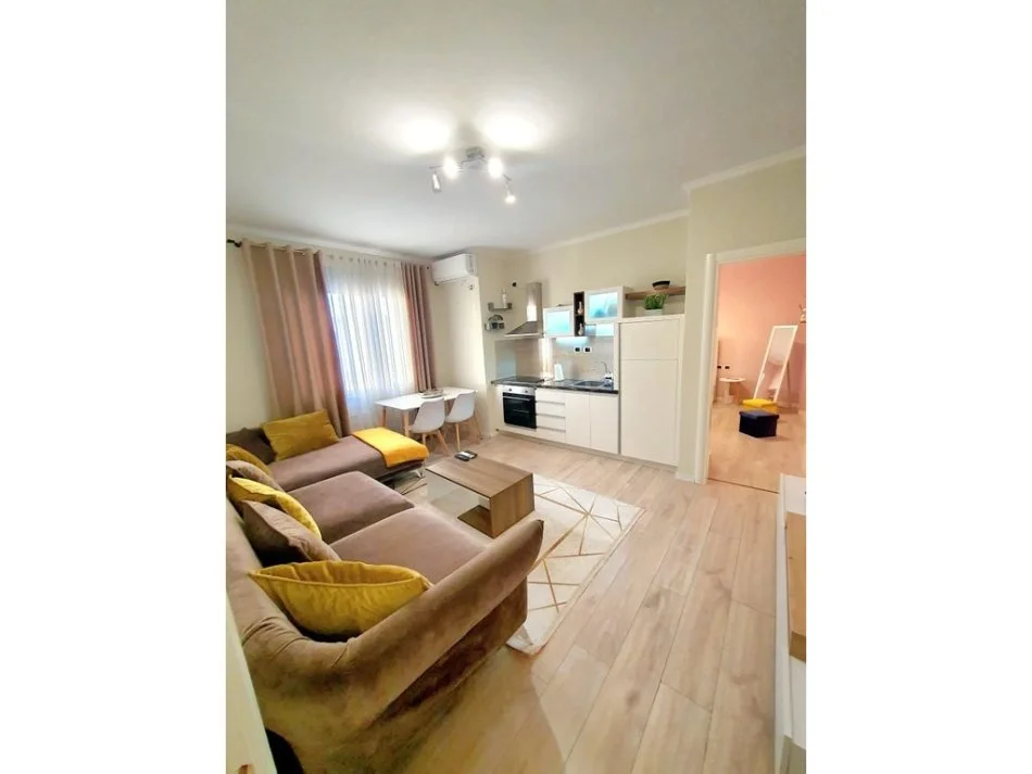 Tirane, jepet me qera apartament 1+1+Ballkon Kati 9, 60 m² 1.000 € 