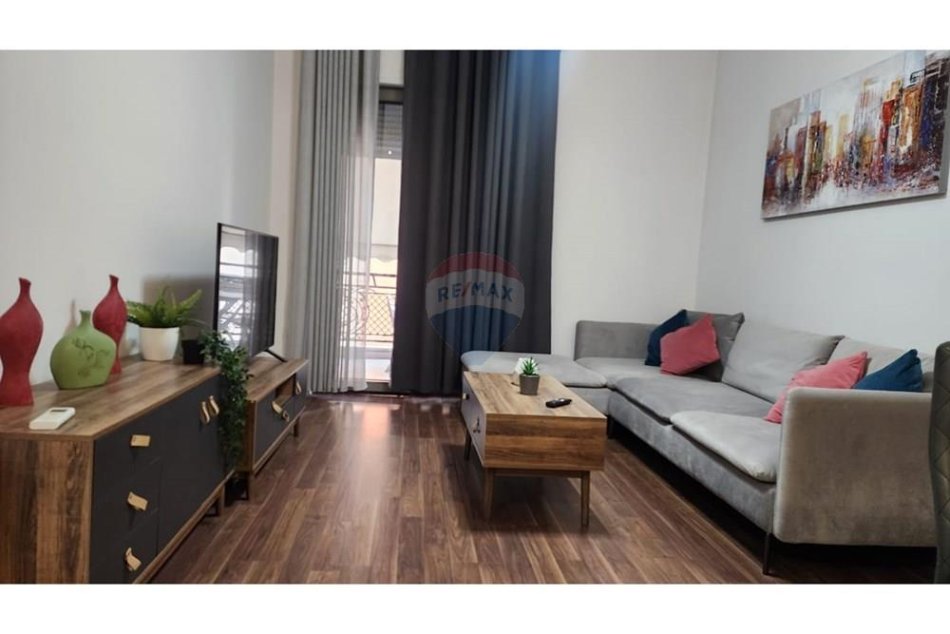 Tirane, jepet me qera apartament 1+1 , 78 m² 800 € (Delijorgji)