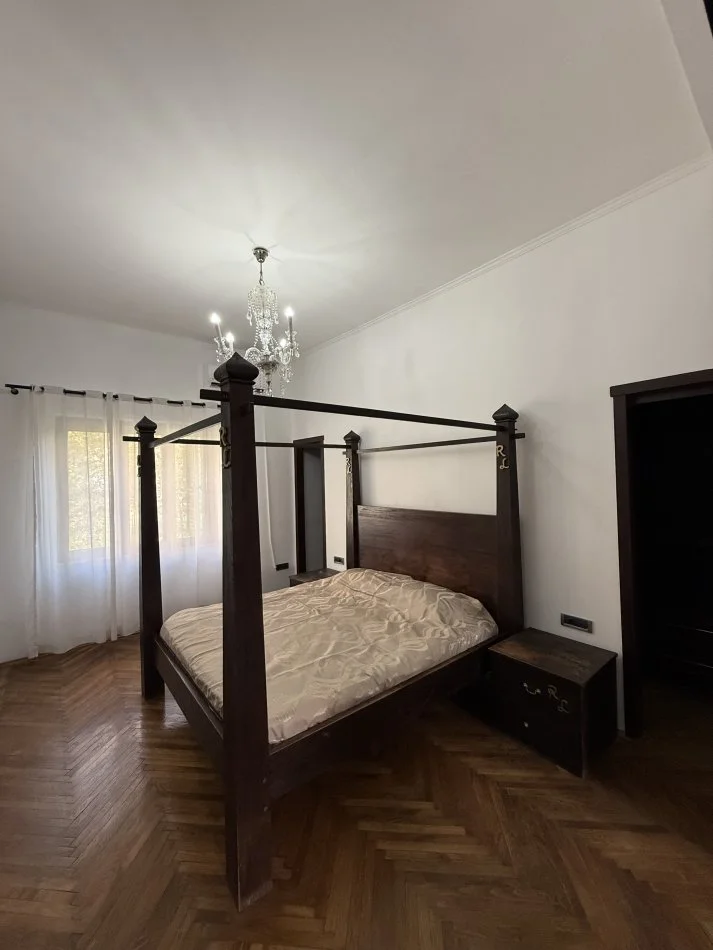 Tirane, jepet me qera apartament 2+1+Aneks+2Tualete+Verandë  Kati 3, 120 m² 900 € (Qender)