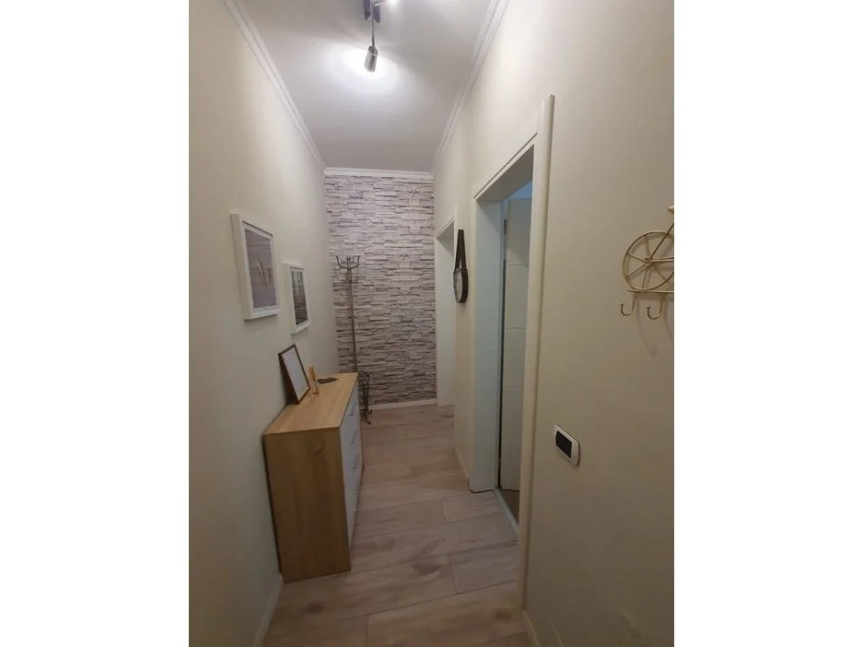Tirane, jepet me qera apartament 1+1+Ballkon Kati 9, 60 m² 1.000 € 