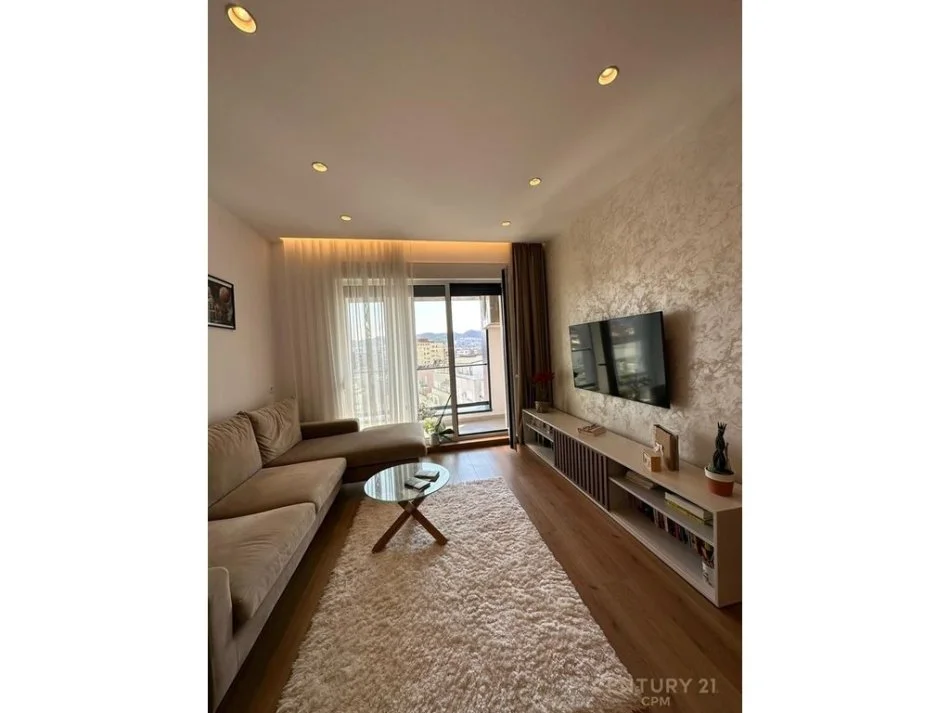 Tirane, jepet me qera apartament 2+1 Kati 10, 110 m² 850 € 