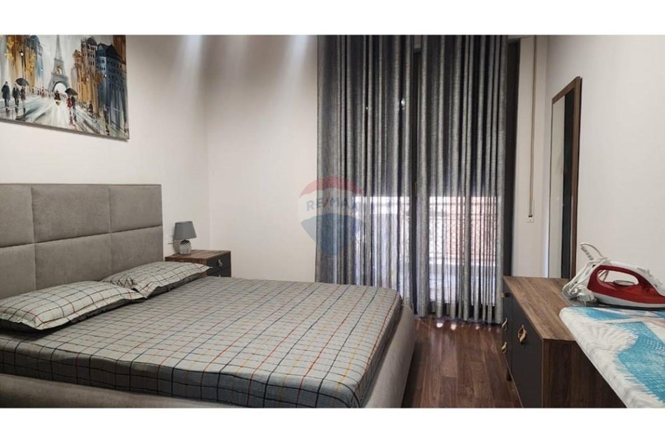 Tirane, jepet me qera apartament 1+1 , 78 m² 800 € (Delijorgji)