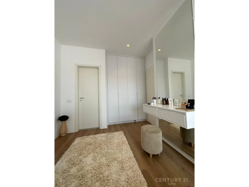 Tirane, jepet me qera apartament 2+1 Kati 10, 110 m² 850 € 