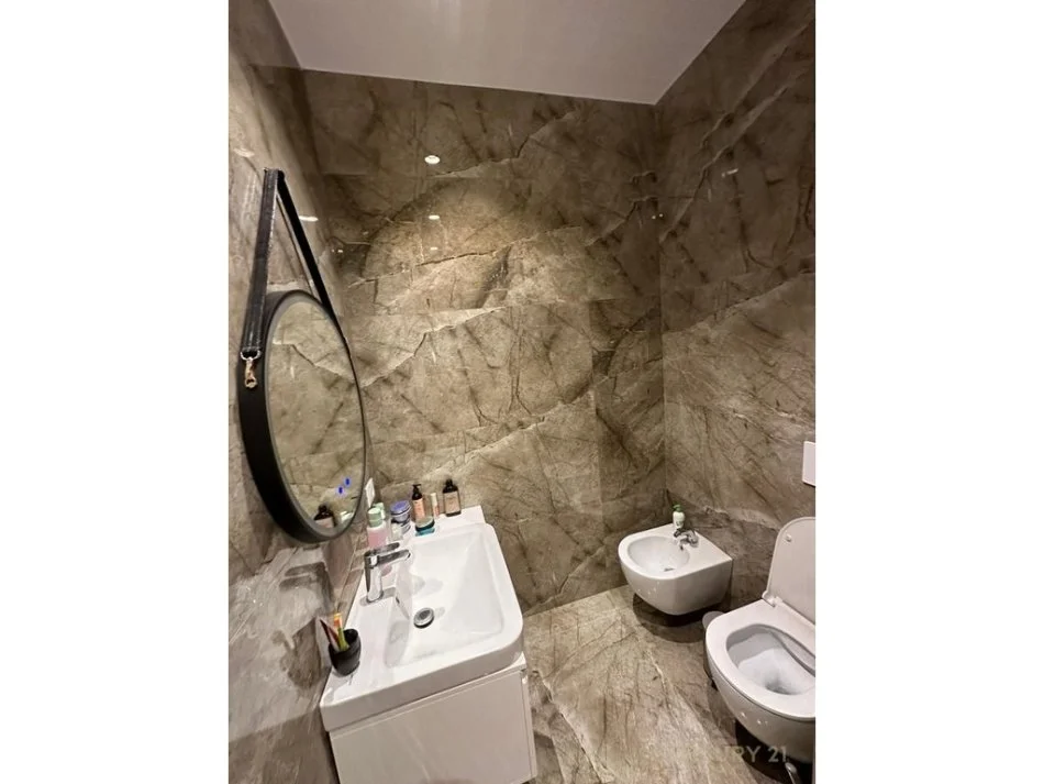 Tirane, jepet me qera apartament 2+1 Kati 10, 110 m² 850 € 