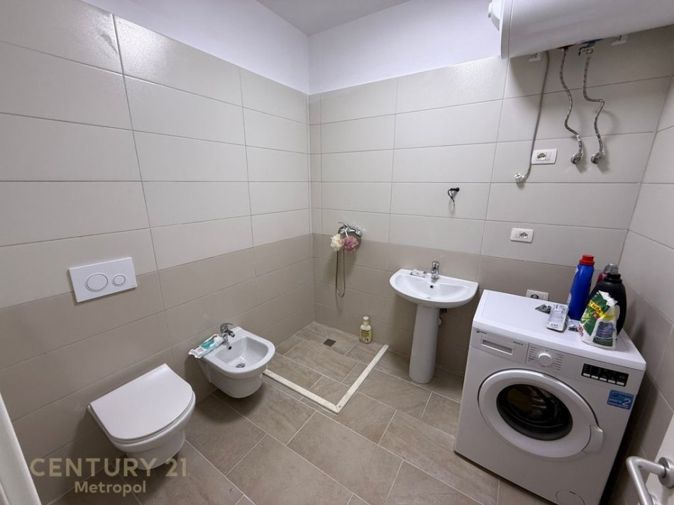 Tirane, jepet me qera apartament 2+1+Aneks+Ballkon Kati 5, 92 m² 580 € (Ali Demi)