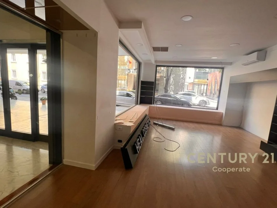 Tirane, jepet me qera ambjent biznesi Kati 0, 91 m² 3.185 € 