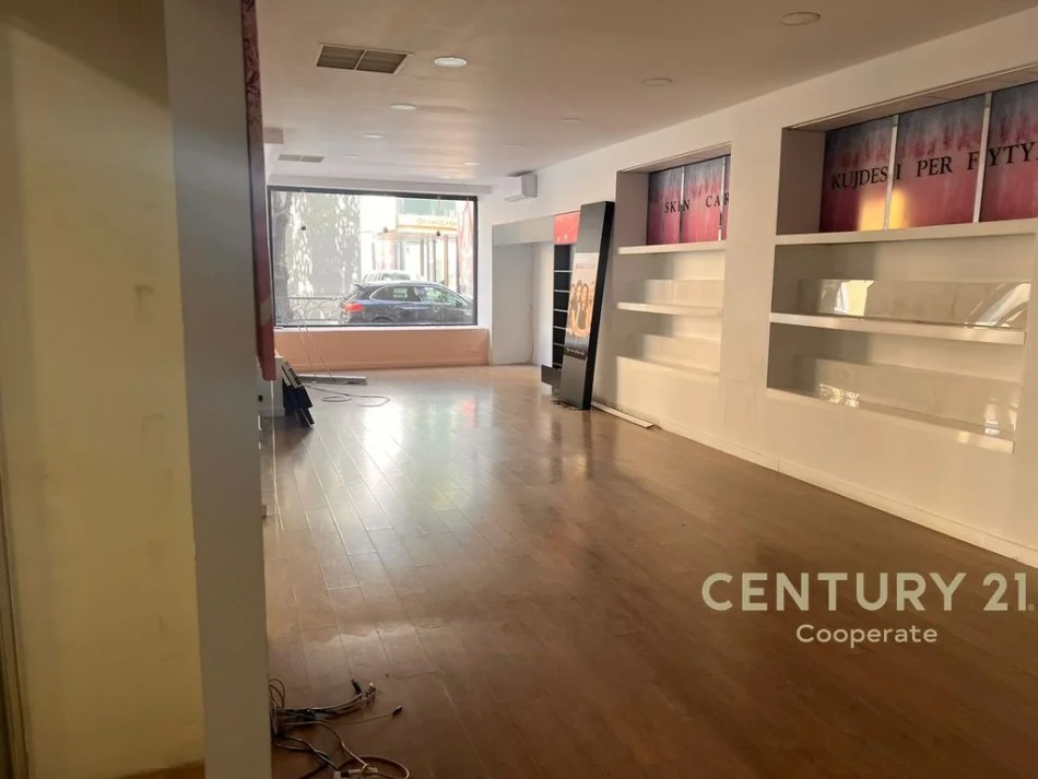 Tirane, jepet me qera ambjent biznesi Kati 0, 91 m² 3.185 € 