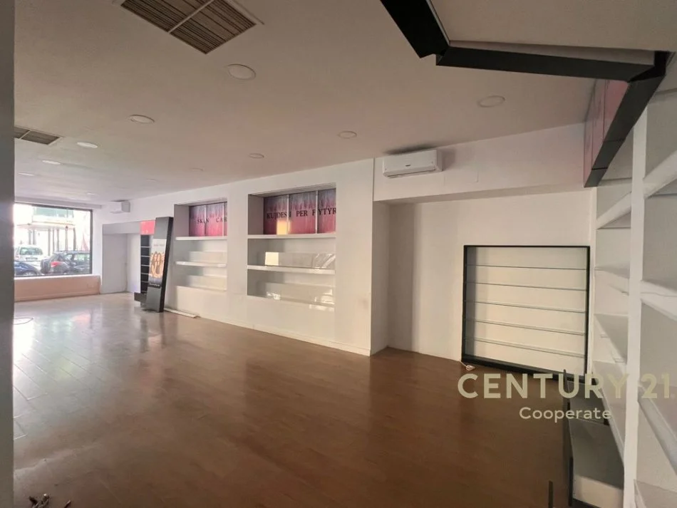 Tirane, jepet me qera ambjent biznesi Kati 0, 91 m² 3.185 € 