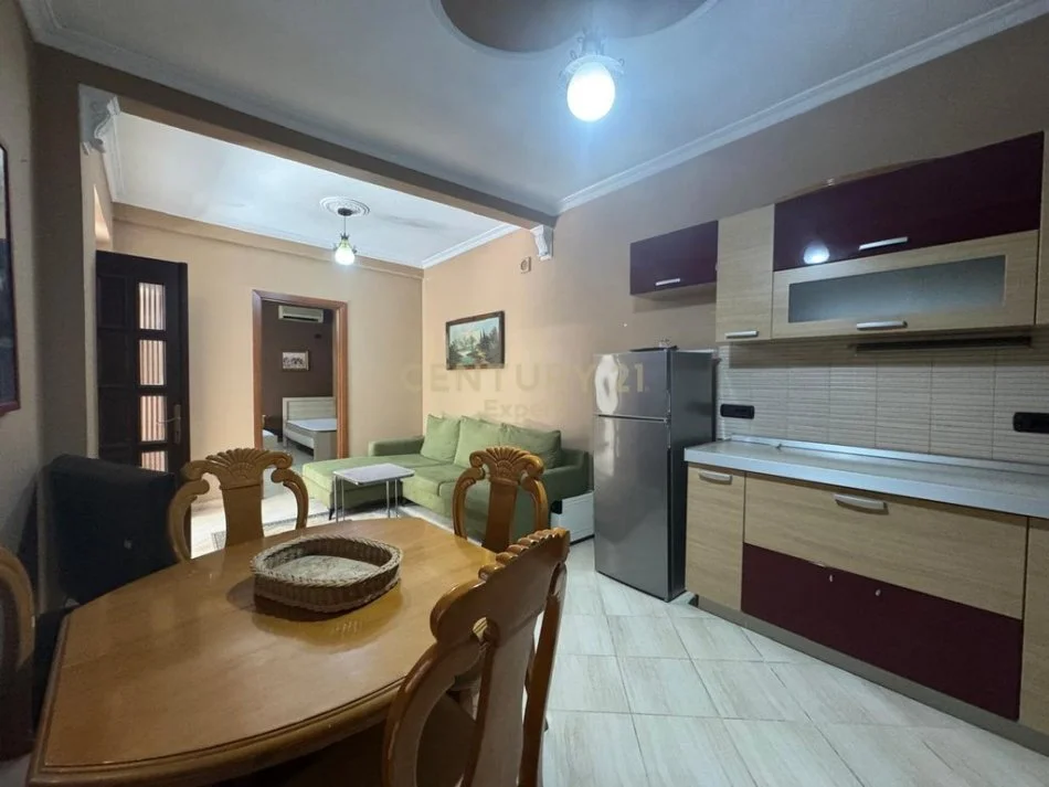 Tirane, jepet me qera apartament 1+1 Kati 1, 80 m² 550 € 