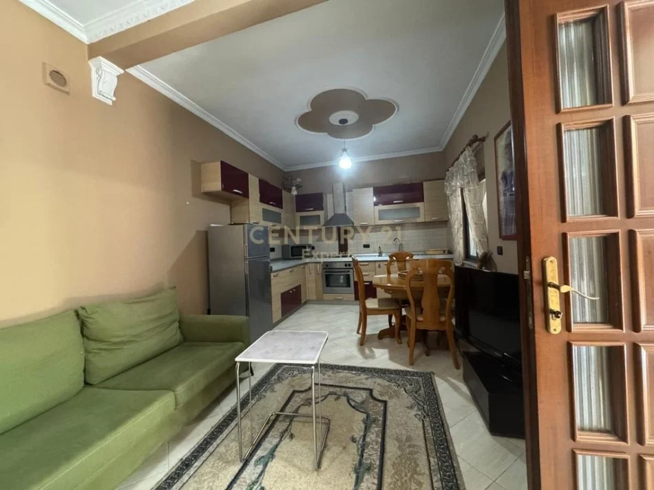 Tirane, jepet me qera apartament 1+1 Kati 1, 80 m² 550 € 