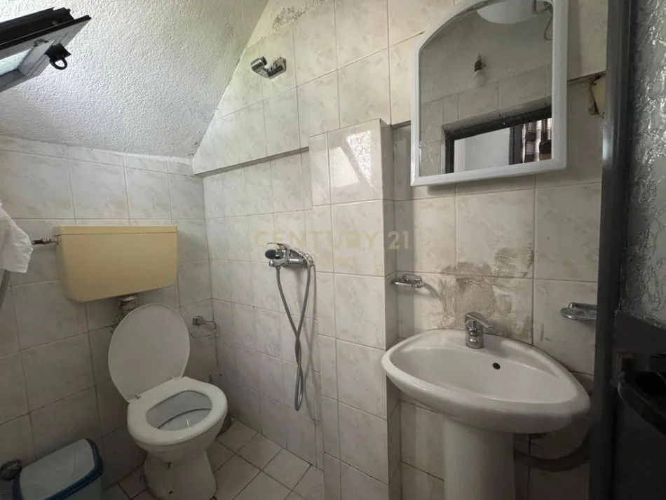 Tirane, jepet me qera apartament 1+1 Kati 1, 80 m² 550 € 