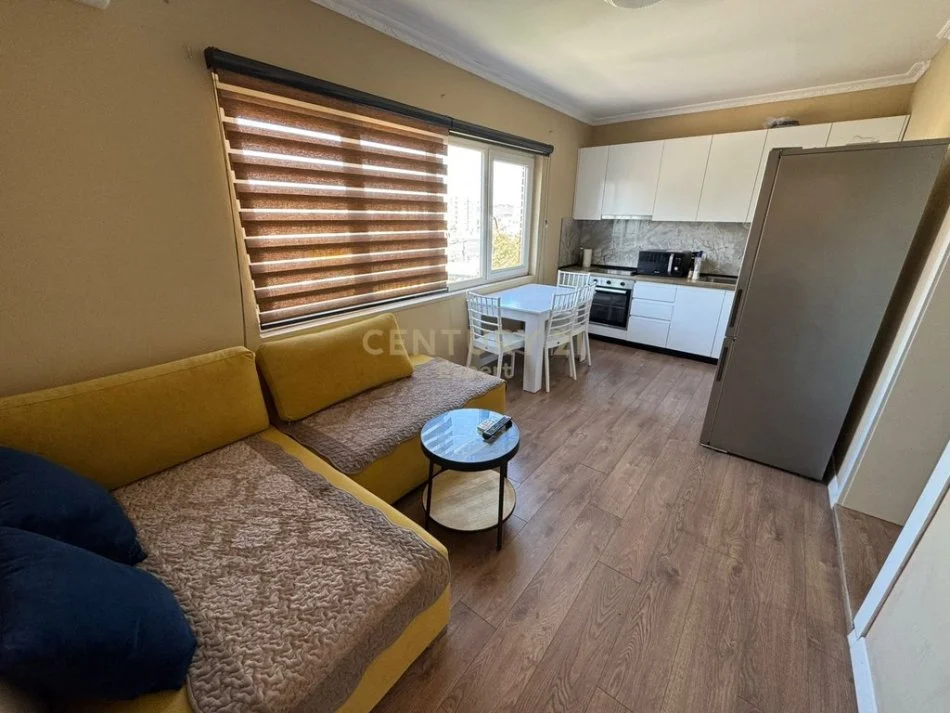 Tirane, jepet me qera apartament 2+1 Kati 2, 150 m² 600 € 