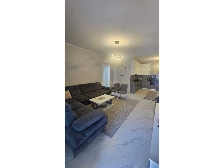 Tirane, jepet me qera apartament 2+1 Kati 2, 116 m² 500 € 