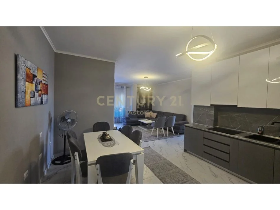 Tirane, jepet me qera apartament 2+1 Kati 2, 116 m² 500 € 