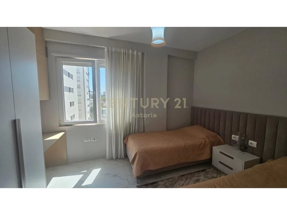 Tirane, jepet me qera apartament 2+1 Kati 2, 116 m² 500 € 
