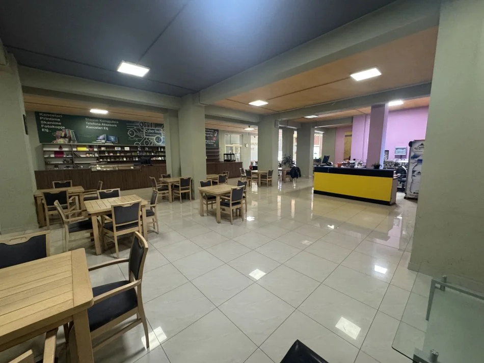 Tirane, jepet me qera lokal Kati 0, 510 m² 2.000 € (PRANE CASAITALIA)