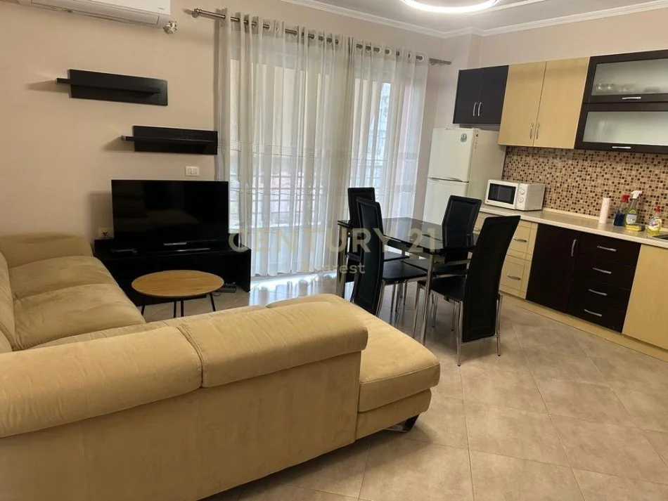 Tirane, jepet me qera apartament 2+1 Kati 5, 80 m² 630 € 