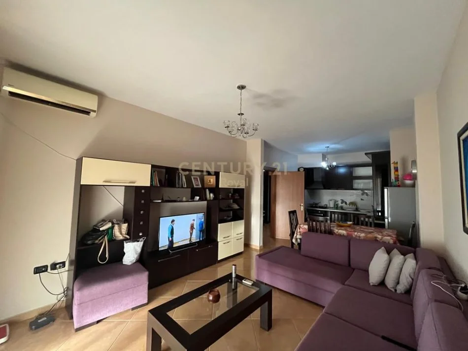 Tirane, jepet me qera apartament 1+1 Kati 8, 72 m² 480 € 