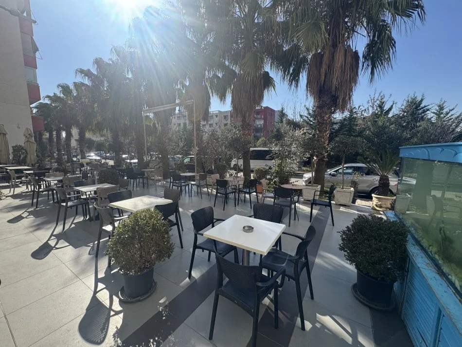 Tirane, jepet me qera lokal Kati 0, 510 m² 2.000 € (PRANE CASAITALIA)