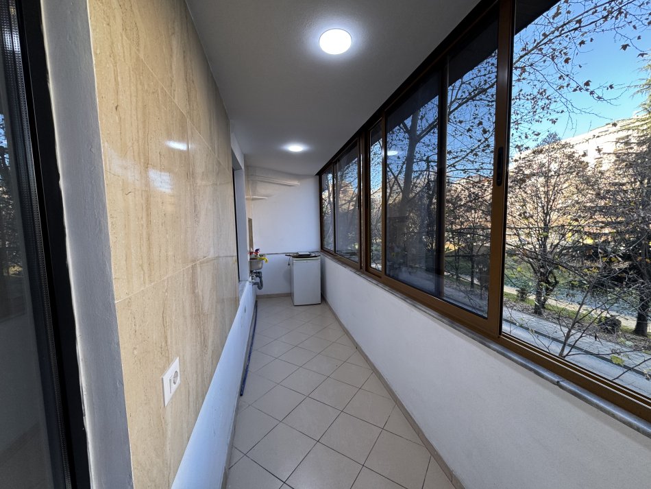 Tirane, jepet me qera apartament 1+1 Kati 2, 55 m² 850 € (Qender, Tek piramida)