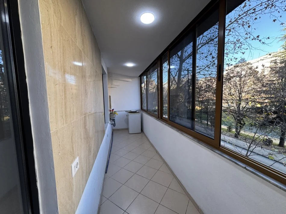 Tirane, jepet me qera apartament 1+1 Kati 2, 55 m² 850 € (Qender, Tek piramida)