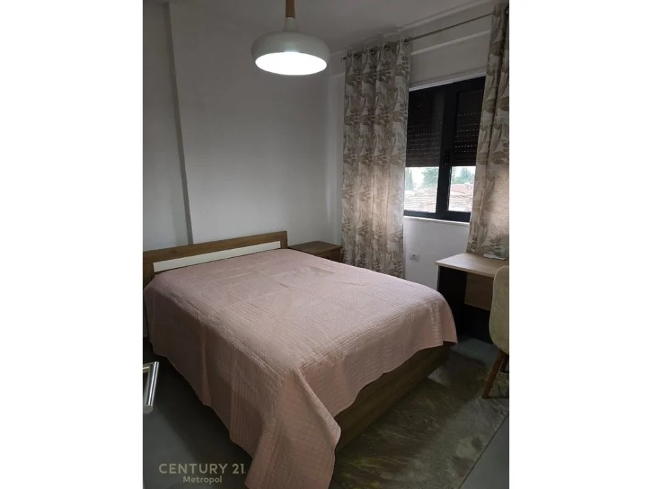 Tirane, jepet me qera apartament 2+1 Kati 5, 75 m² 700 € 