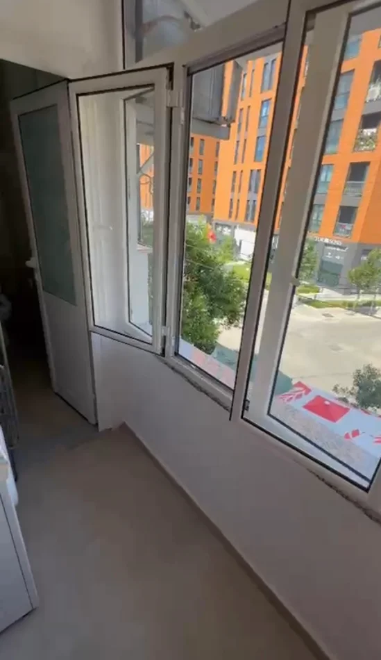 Tirane, jepet me qera garsonier Kati 3, 35 m² 350 € (Kryqezimi i 5 Majit)