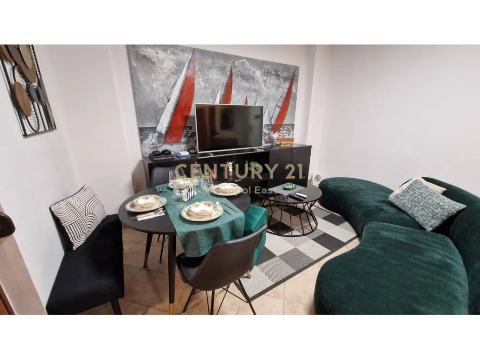 Tirane, jepet me qera apartament 2+1 Kati 4, 80 m² 750 € 