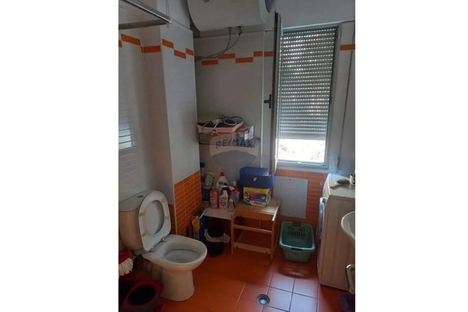 Tirane, shitet 3+1 , 151 m² (Rruga Peti)