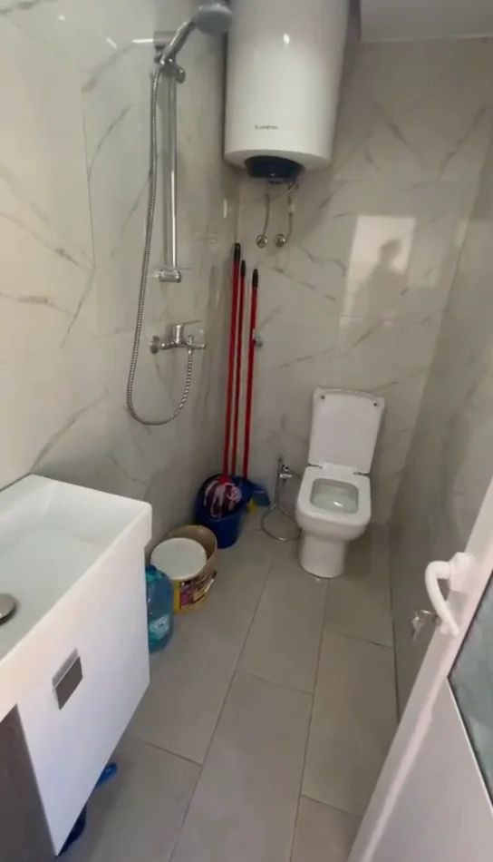 Tirane, jepet me qera garsonier Kati 3, 35 m² 350 € (Kryqezimi i 5 Majit)