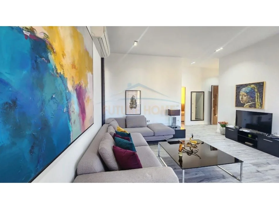 Tirane, jepet me qera apartament 2+1+Ballkon Kati 9, 82 m² 800 € (Rruga e kavajes kompleksi delijorgji)