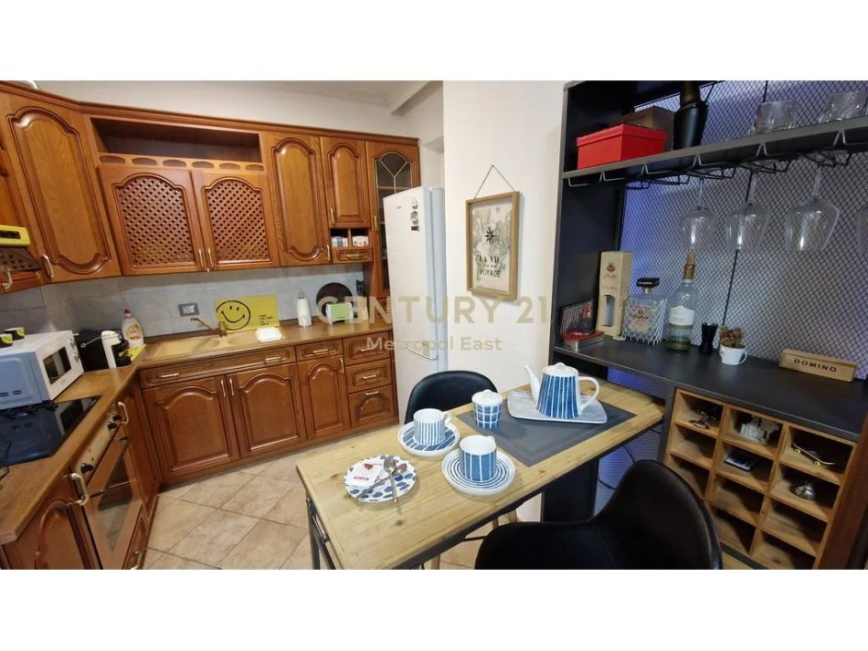 Tirane, jepet me qera apartament 2+1 Kati 4, 80 m² 750 € 