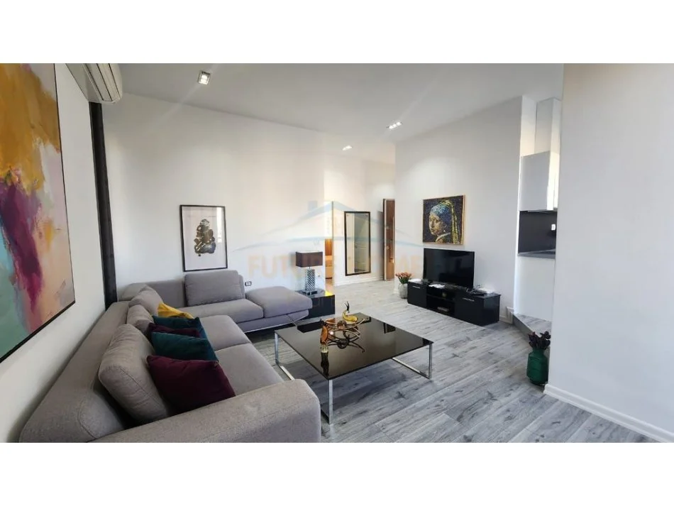 Tirane, jepet me qera apartament 2+1+Ballkon Kati 9, 82 m² 800 € (Rruga e kavajes kompleksi delijorgji)