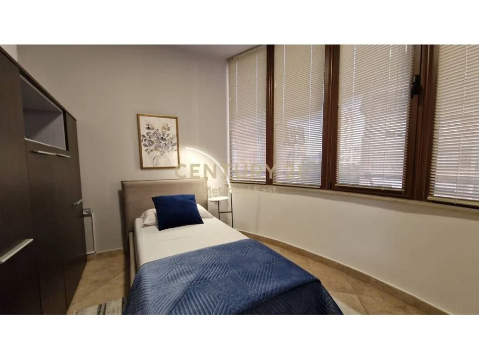 Tirane, jepet me qera apartament 2+1 Kati 4, 80 m² 750 € 