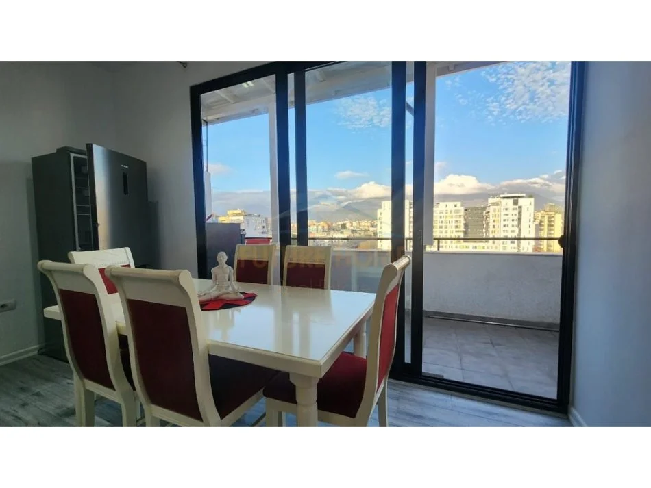 Tirane, jepet me qera apartament 2+1+Ballkon Kati 9, 82 m² 800 € (Rruga e kavajes kompleksi delijorgji)
