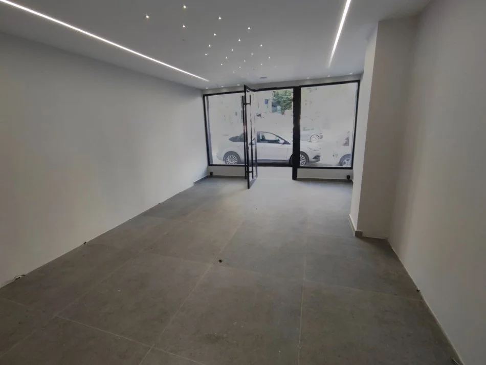 Durres, jepet me qera ambjent biznesi , 32 m² 700 € 