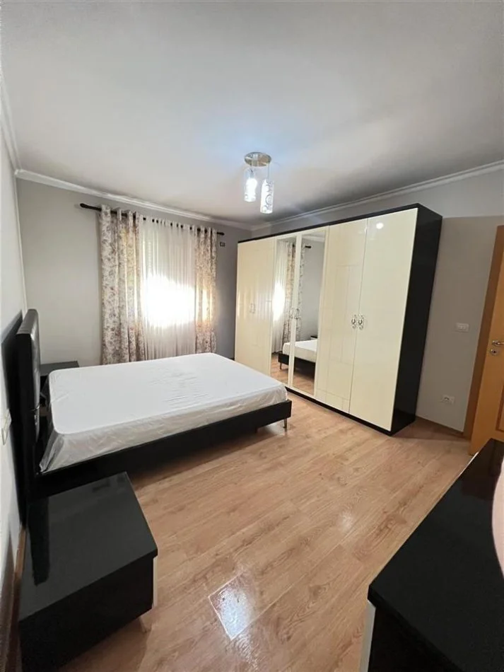 Tirane, jepet me qera apartament 2+1 Kati 2, 65 m² 500 € (Ish Parku , Shkolla Naim Frasheri)