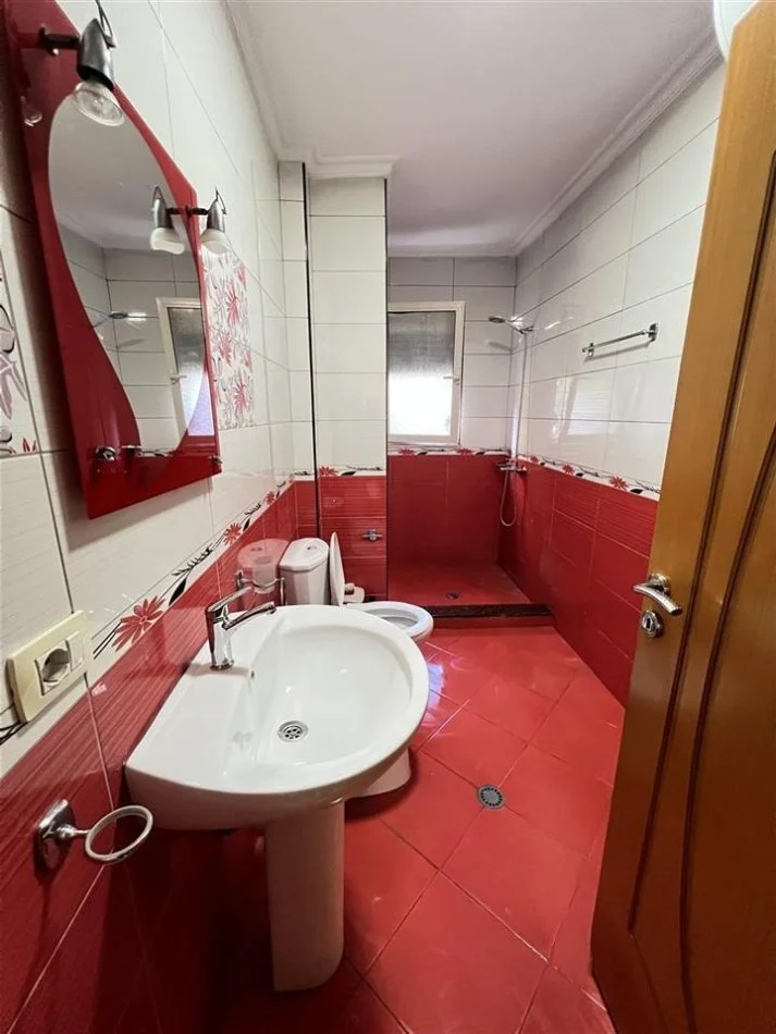 Tirane, jepet me qera apartament 2+1 Kati 2, 65 m² 500 € (Ish Parku , Shkolla Naim Frasheri)