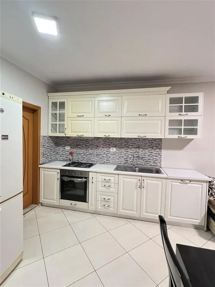 Tirane, jepet me qera apartament 2+1 Kati 2, 65 m² 500 € (Ish Parku , Shkolla Naim Frasheri)