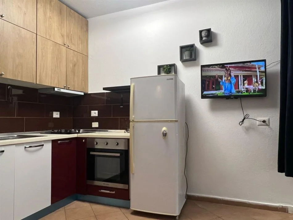 Tirane, jepet me qera apartament 1+1 Kati 3, 50 m² 450 € (Concord Center , 5 Maji)