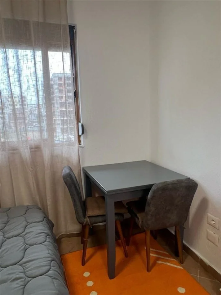 Tirane, jepet me qera apartament 1+1 Kati 3, 50 m² 450 € (Concord Center , 5 Maji)